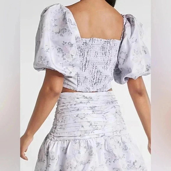 NEW with tags (NWT) Express Floral Puff Sleeve Ruched Cropped
Top - Picture 4 of 8